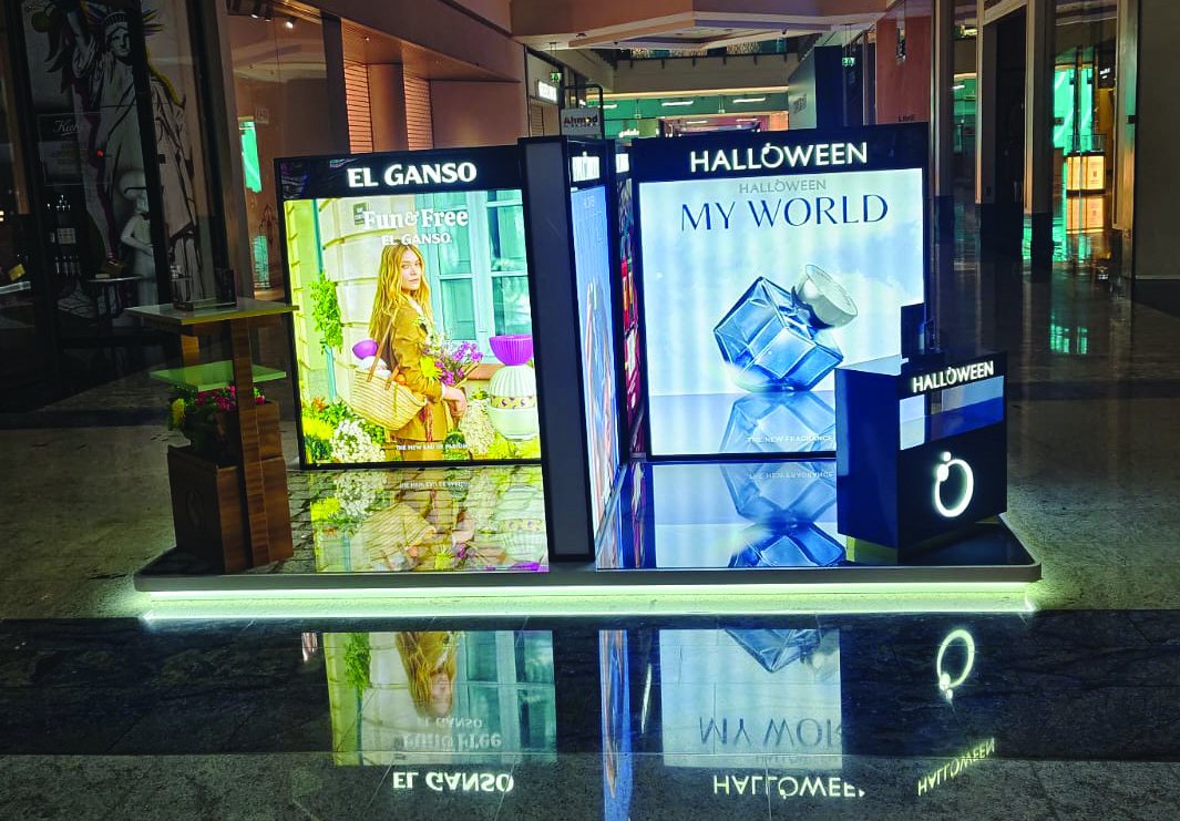 PYD – Multibrand Podium — fixtures & displays by La Stella Productions