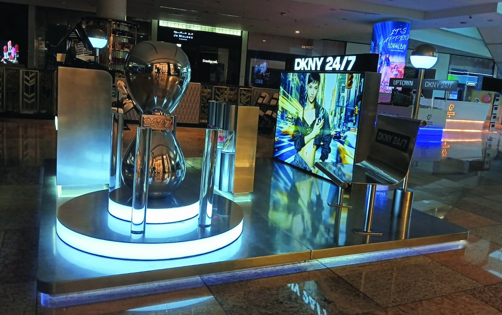 DKNY — image 3